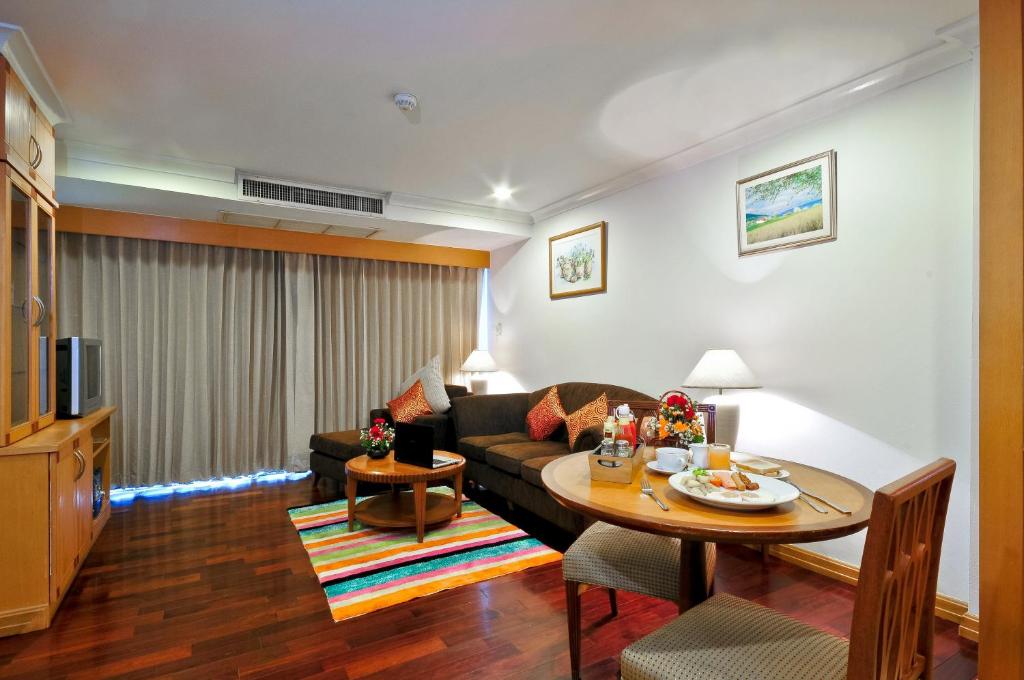 Сьюит (Представительский люкс с 1 спальней и балконом), Отель Admiral Suites by Compass Hospitality