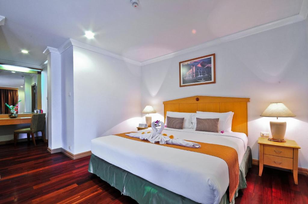Сьюит (Представительский люкс с 1 спальней и балконом), Отель Admiral Suites by Compass Hospitality