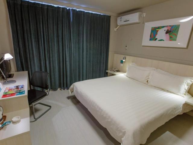 Двухместный (Для граждан материкового Китая – Двухместный номер бизнес-класса А с 1 кроватью), Jinjiang Inn Shanghai Changzhong Road