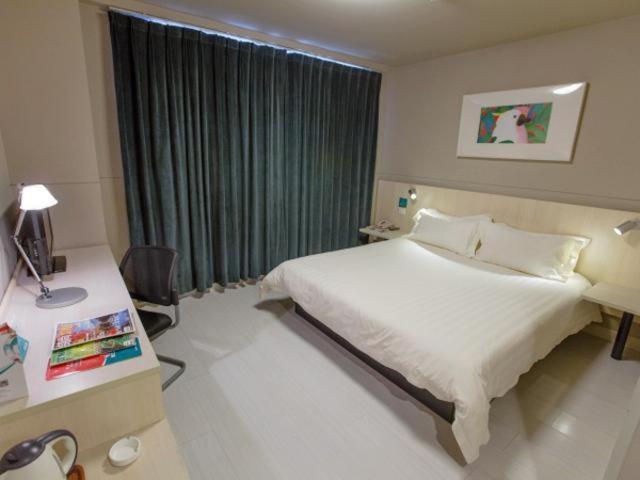 Двухместный (Для граждан материкового Китая – Двухместный номер бизнес-класса А с 1 кроватью), Jinjiang Inn Shanghai Changzhong Road