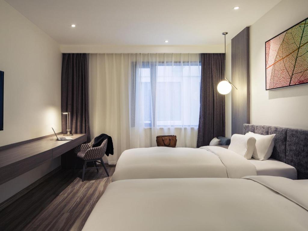 Mercure Shanghai Hongqiao South Room Type - Deluxe Room with twin beds