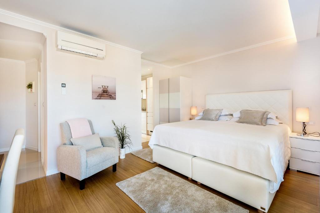 Студио (Улучшенный номер-студио), Madison Luxury Apartments