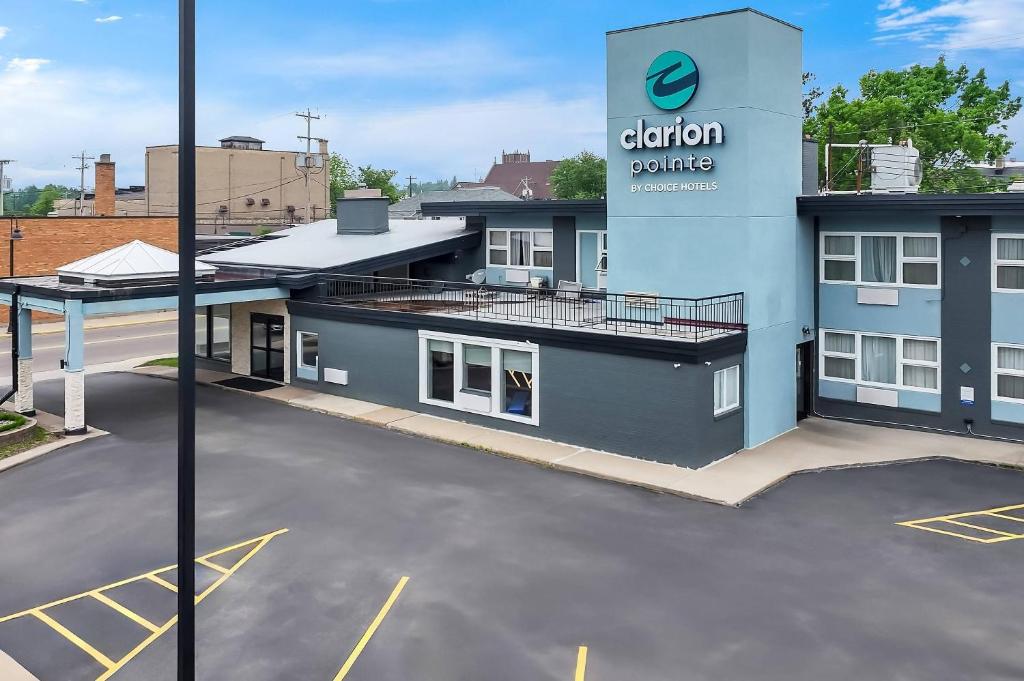 Clarion Pointe Rhinelander Downtown - Tap to explore photos