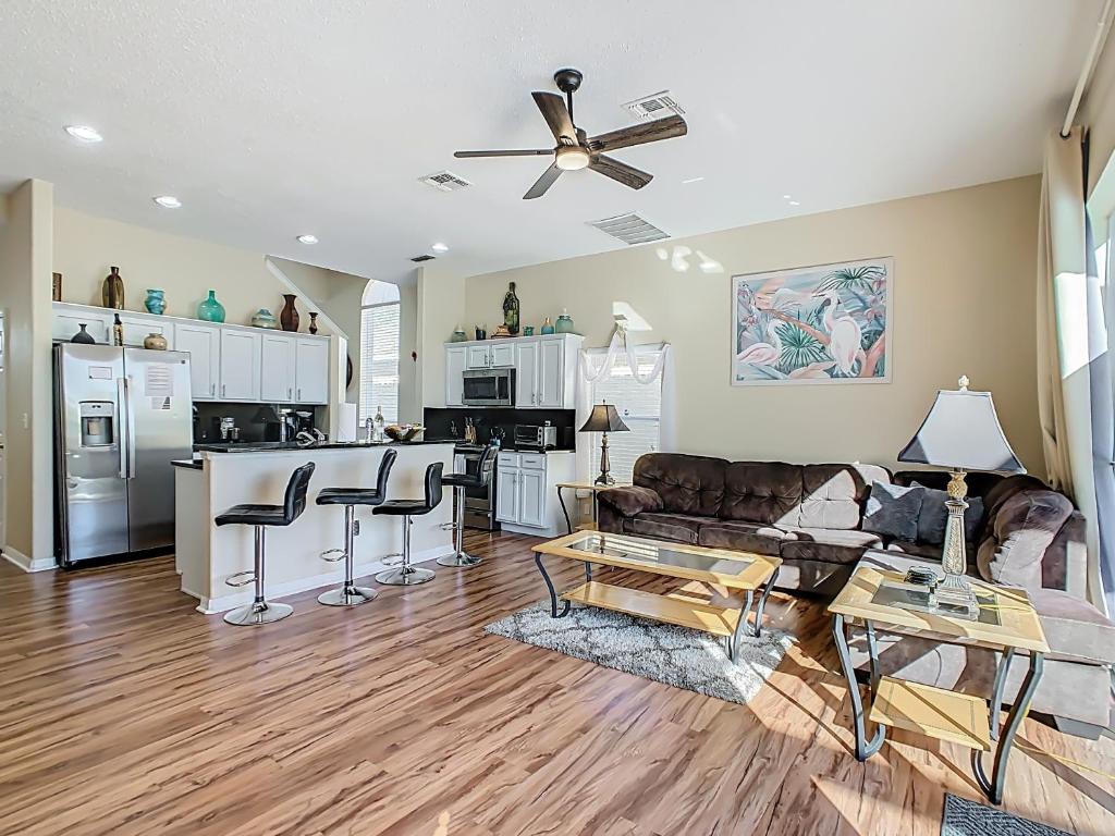 Private pool & spa near Orlando Area parks - Tap to explore photos