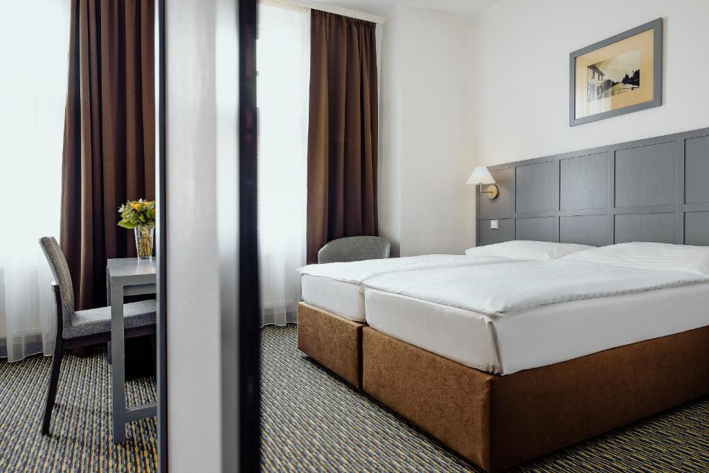 Двухместный (Улучшенный двухместный номер с 1 кроватью), Central Hotel Prague