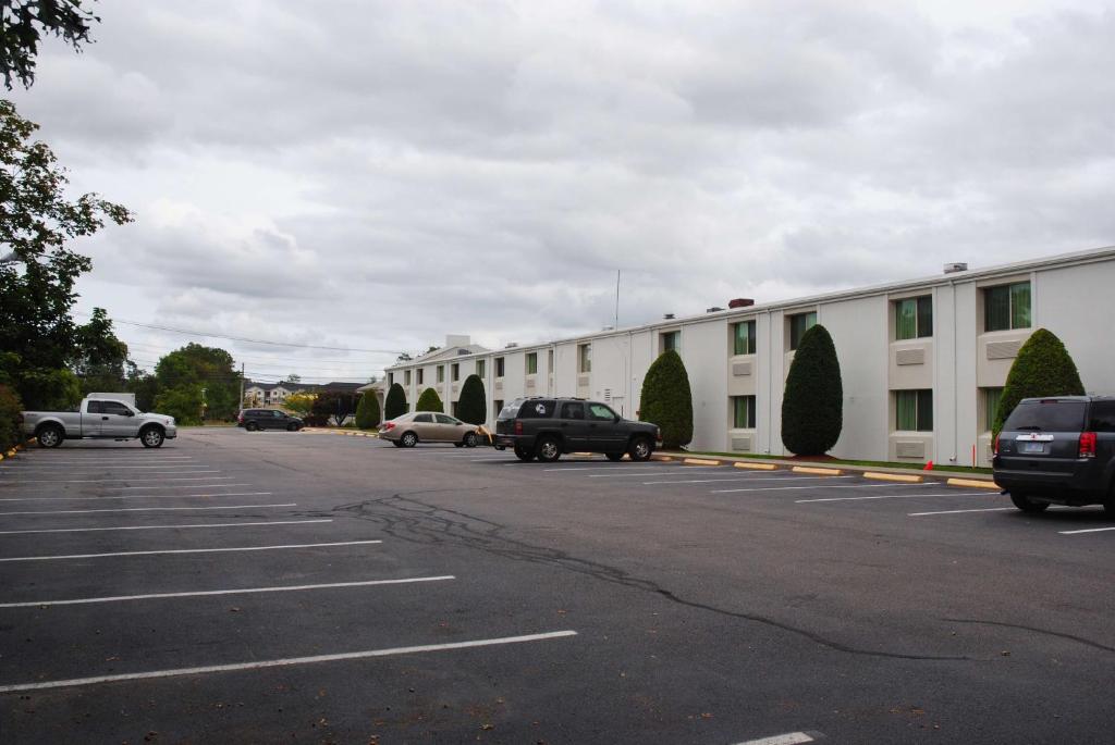 Motel 6-Seekonk, MA - Providence East image