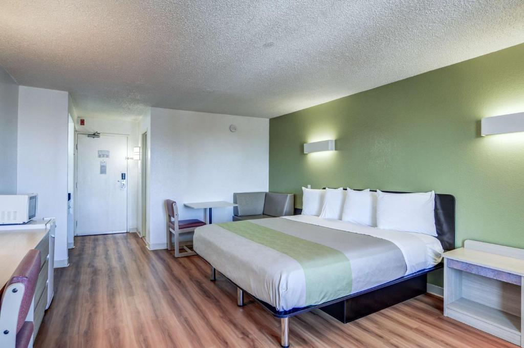 Motel 6-Greenwood Village, CO - Denver - South Tech Center photo 4