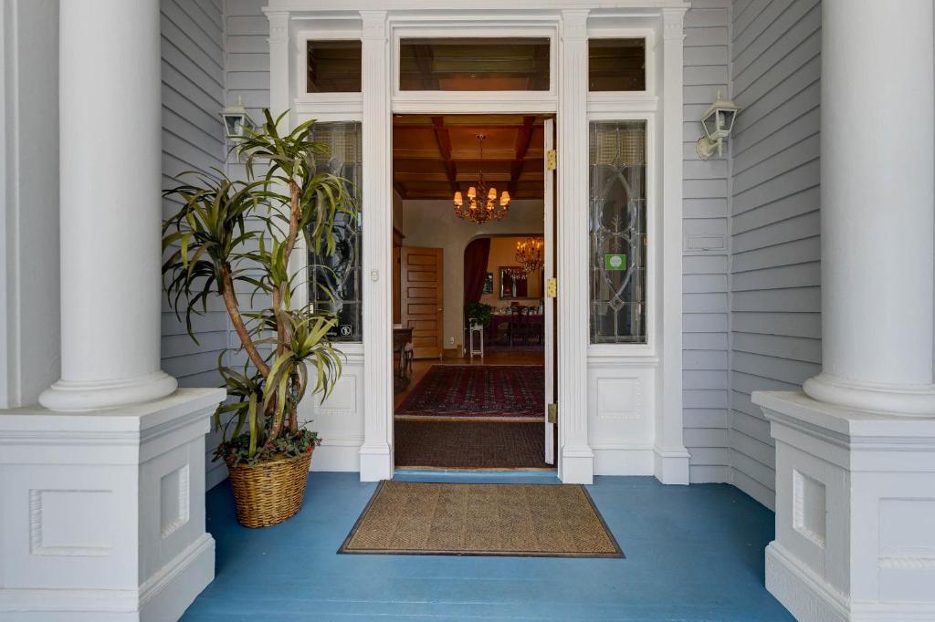 The St. Mary's Inn, Bed and Breakfast photo 3