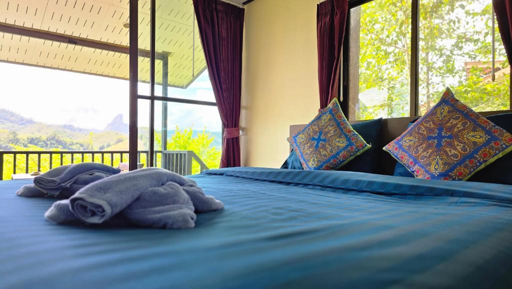 Khao Sok Horizon - Tap to explore photos