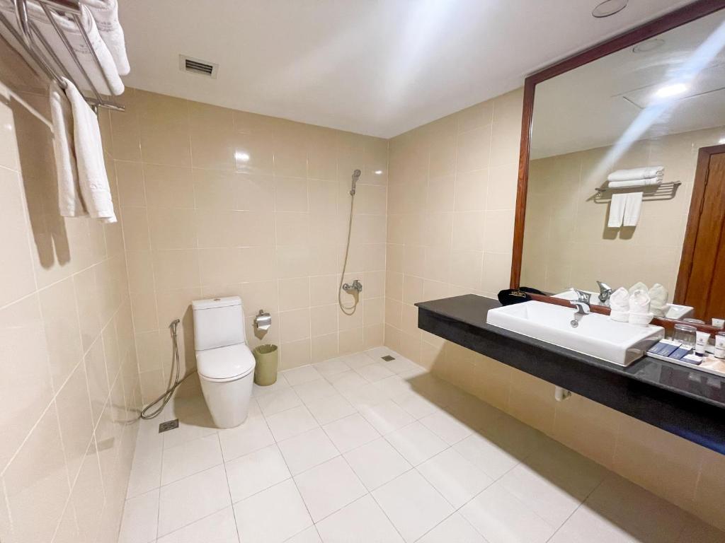 Pursat Riverside Hotel and Spa - Tap to explore photos