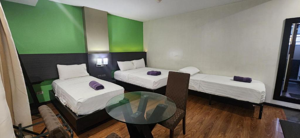 Lorenzzo Suites Hotel Makati - Tap to explore photos
