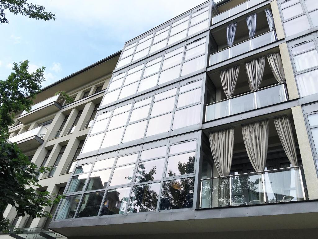Апартаменты (Luxury Deluxe Suite with One Bedroom and Balcony, 65 m2), Luxury Apartments Mondrian Old Town