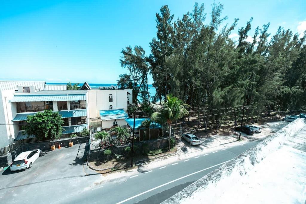 Beachfront Apt with Sea Views, 1 Min Walk to Beach - SD10 - Tap to explore photos