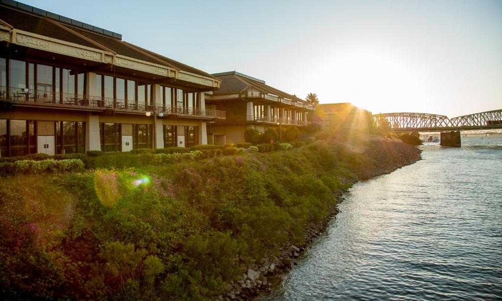 Holiday Inn Portland - Columbia Riverfront, an IHG hotel image