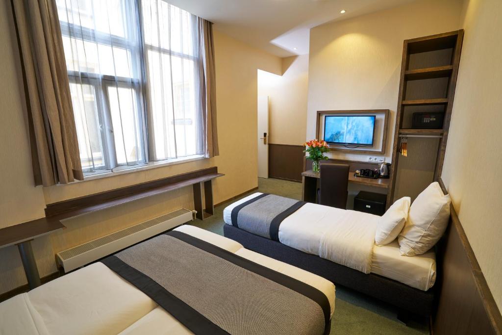Трехместный (Трехместный номер с собственной ванной комнатой), Hotel The Bird