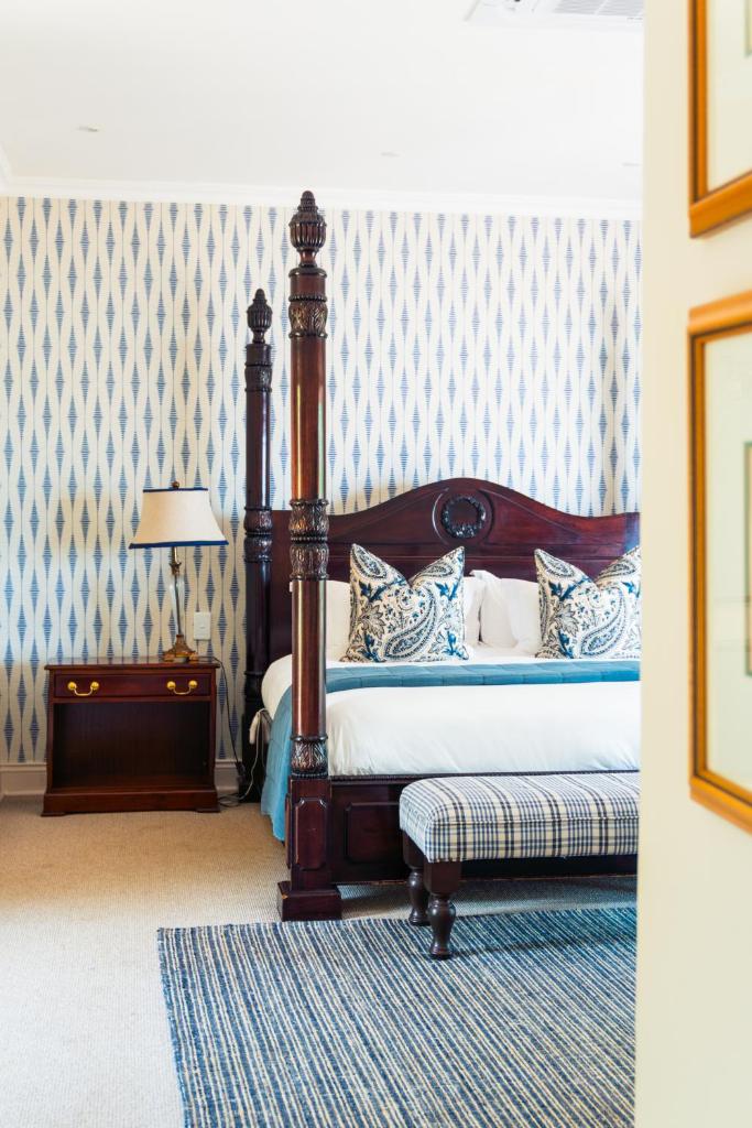 Walkersons Hotel & Spa Room Type - Honeymoon Suite