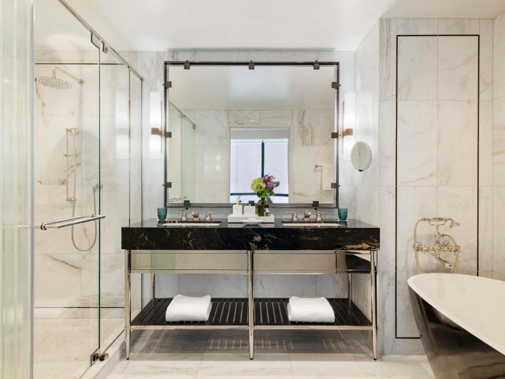 Raffles Boston Room Type - Premier King Suite