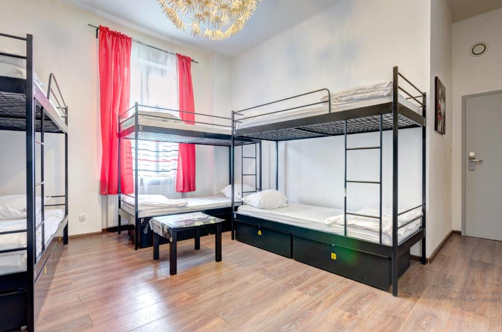 Номер (Кровать в общем 8-местном номере), 3City Hostel