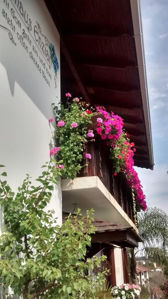 Hospedaria Gãstehaus Enzian photo 4