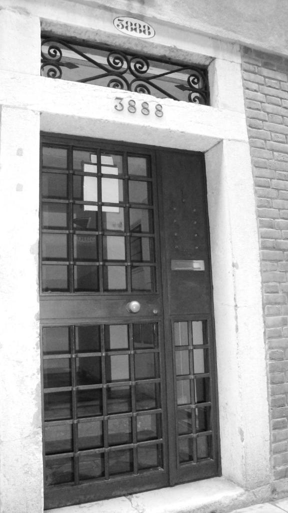 Venice Apartments photo 4