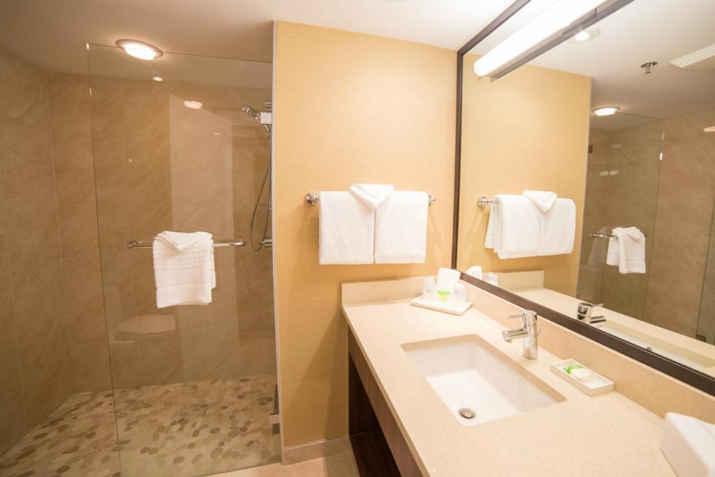 Abercorn Hotel, Trademark Collection by Wyndham Room Type - Queen Family Suite -  Non-Smoking