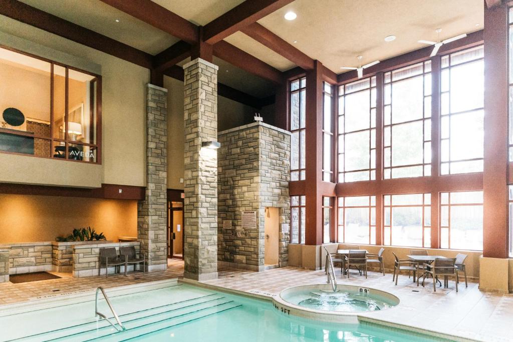 DoubleTree Fallsview Resort & Spa by Hilton Niagara Falls - Tap to explore photos