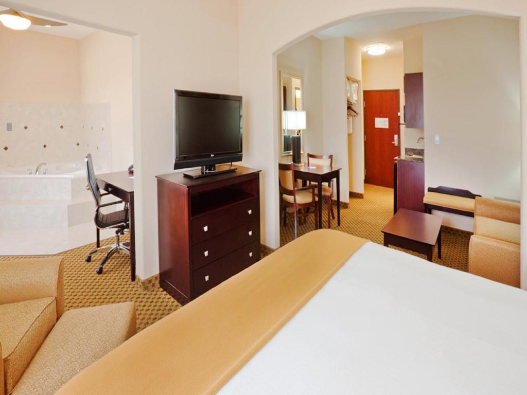 Holiday Inn Express Hotel & Suites Oklahoma City-West Yukon, an IHG Hotel photo 1