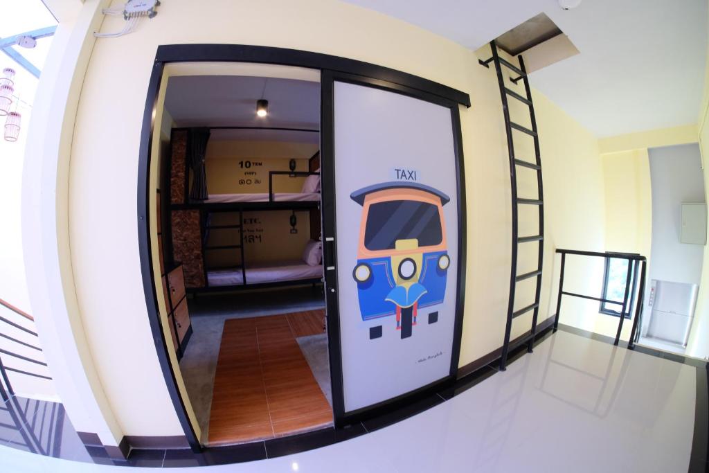 Номер (Кровать в общем номере для мужчин и женщин с 10 кроватями), Hide Bangkok Hostel