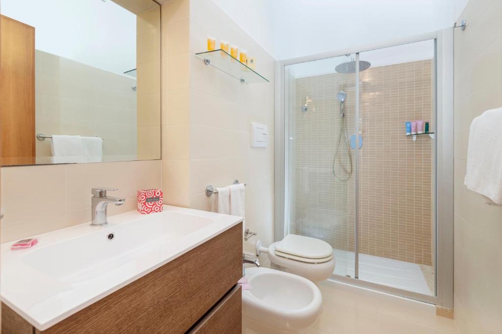 Hotel Mira Spiaggia - Tap to explore photos