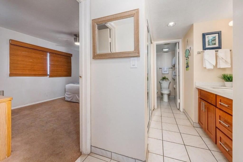 Valley Isle 902 · VI 902 BeachFront Condo w Sunset Ocean Views P - Tap to explore photos