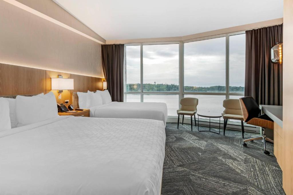 Clarion Lakeside Inn & Conference Centre - Tap to explore photos