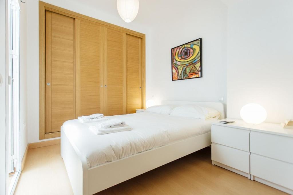 Luminous and spacious apartment b centro - Tap to explore photos