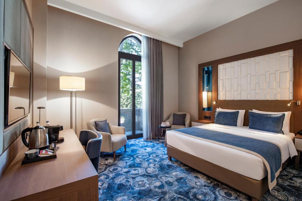 Tbilisi Philharmonic Hotel by Mercure Room Type - Superior Double Room with Balcony Tbilisi Philharmonic Hotel by Mercure Room Type - Superior Double Room with Balcony