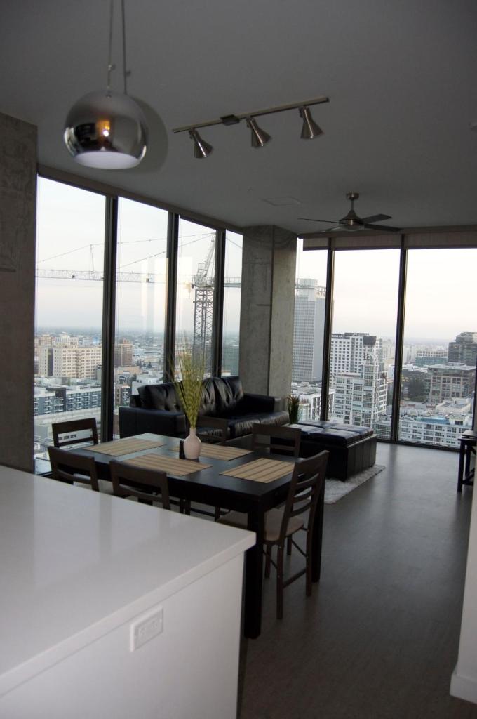 Top Floor 3 Bed 3 Bath Penthouse Living In Luxury photo 2