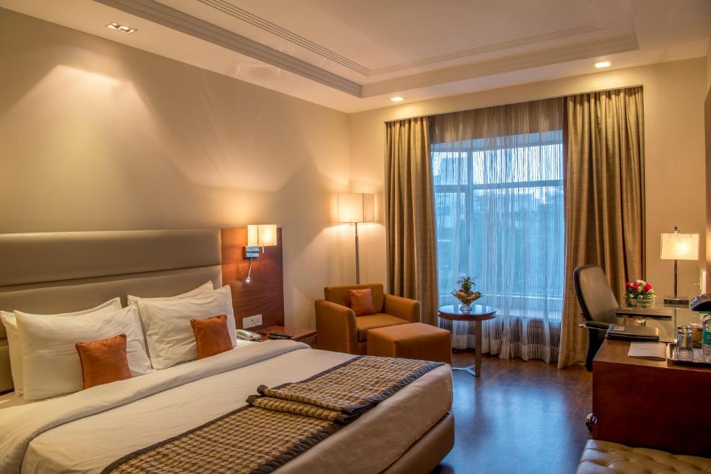 Двухместный (Fern Club Room (Includes complimentary room upgrade, 20% discount on F&B,Spa & laundry, early check in at 9am & late check out at 6pm, subject to availability)), Howard Plaza The Fern, Agra