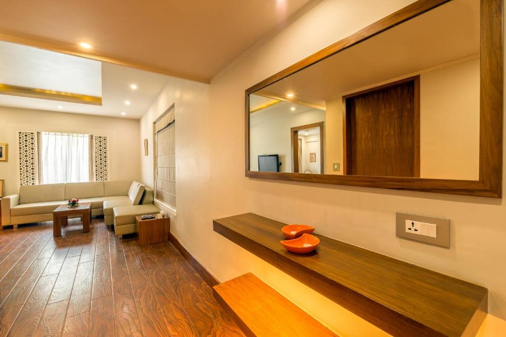Сьюит (Hazel Suite (Includes 20% discount on F&B,Spa & laundry, early check in at 9am & late check out at 6pm, subject to availability)), Howard Plaza The Fern, Agra
