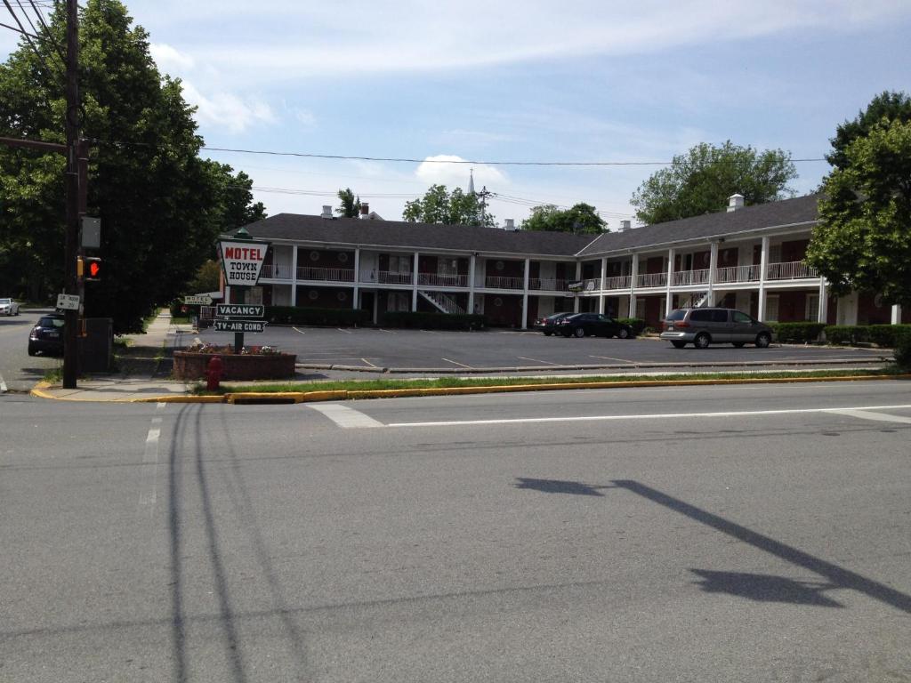 Motel Townhouse image