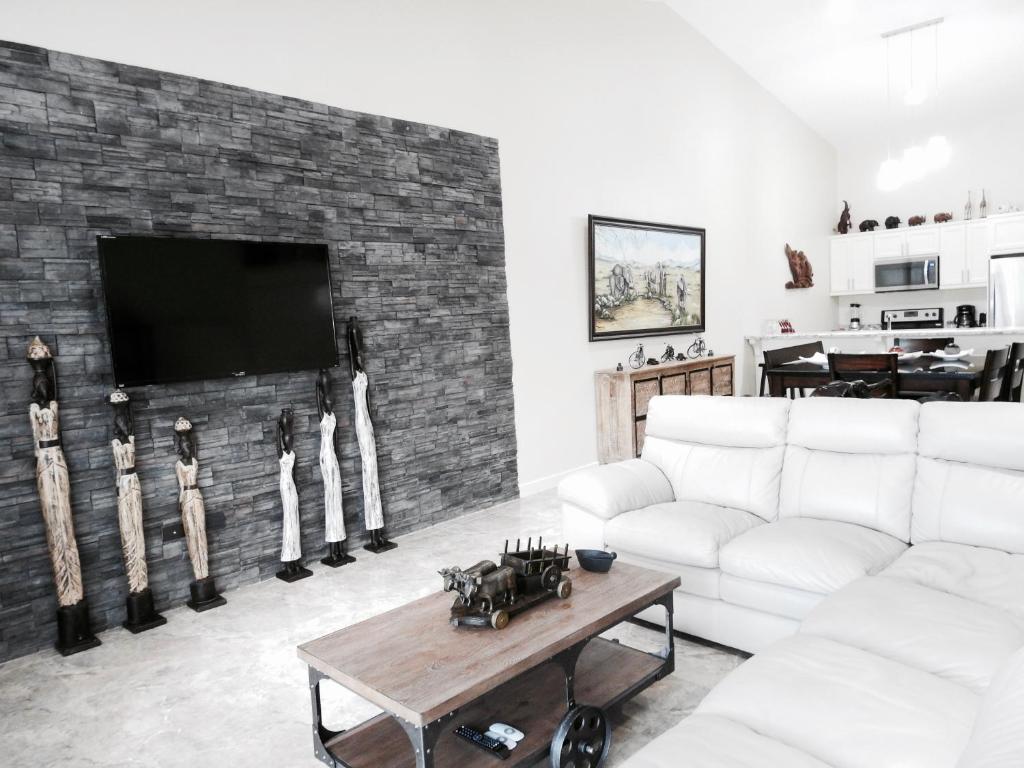 The Elephant Castle Beach Front Penthouse photo 2