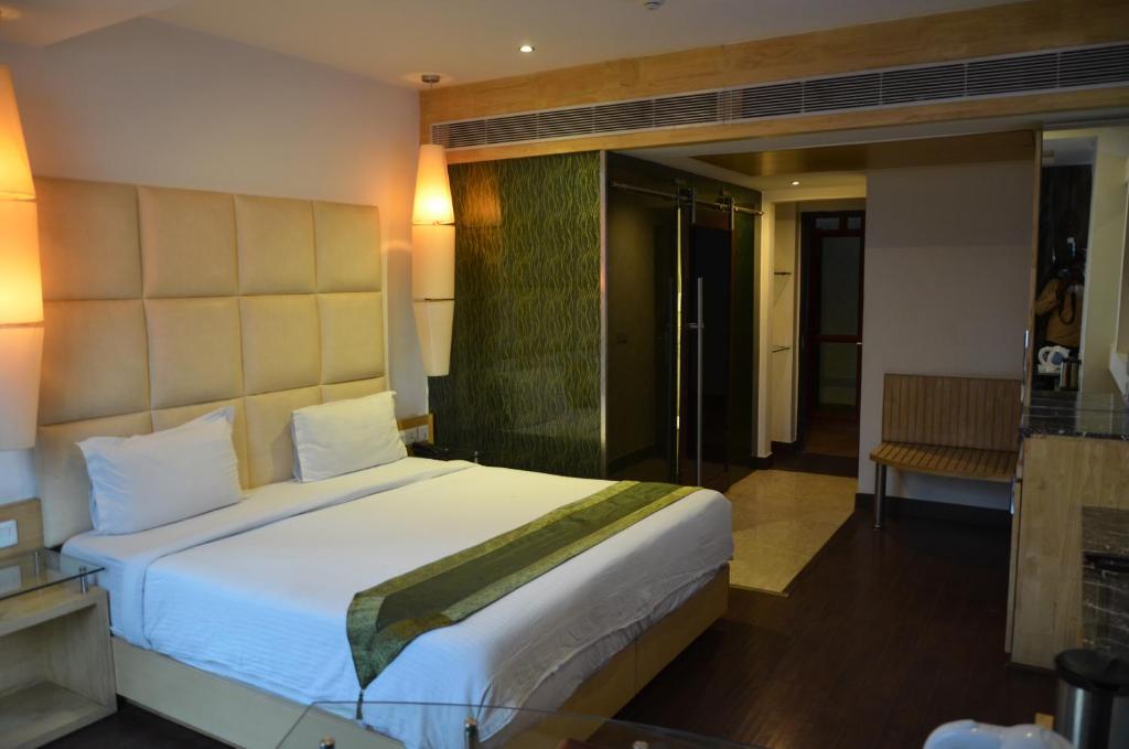 Двухместный (Same Day use Room(From 10 AM to 6PM)), Airport Hotel Grand, New Delhi