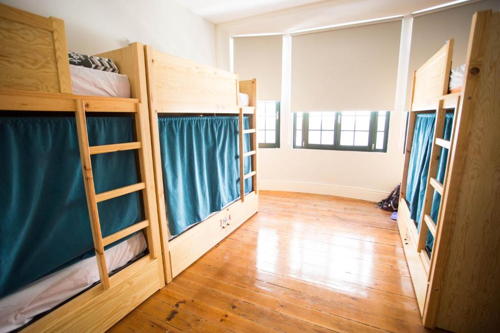 Номер (Кровать в общем 6-местном номере), Nice Way Porto Hostel