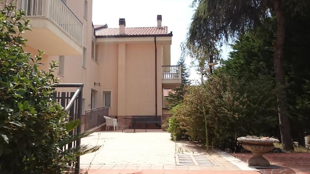 Hotel Holiday House photo 1