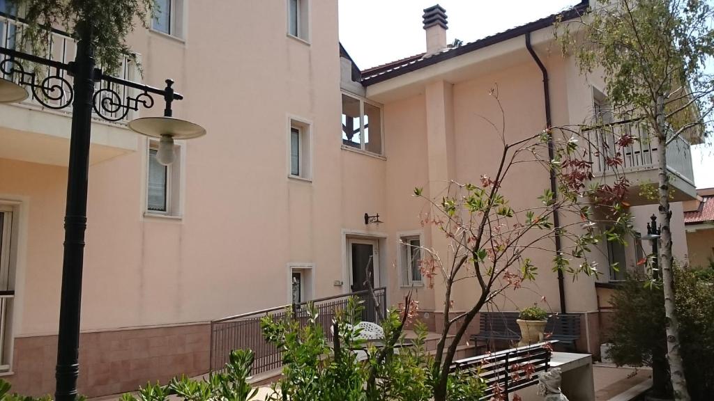 Hotel Holiday House photo 2