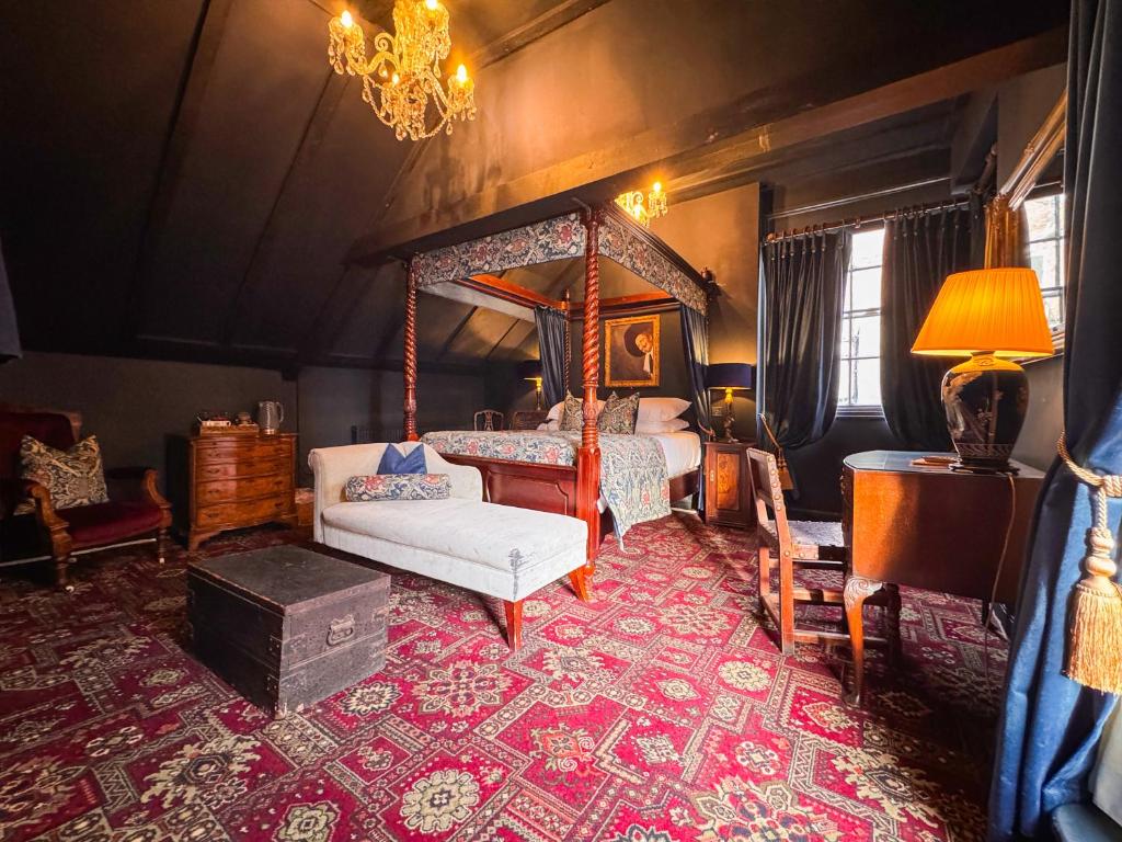 Guy Fawkes Inn, BW Premier Collection Room Type - Four Poster Double Bed