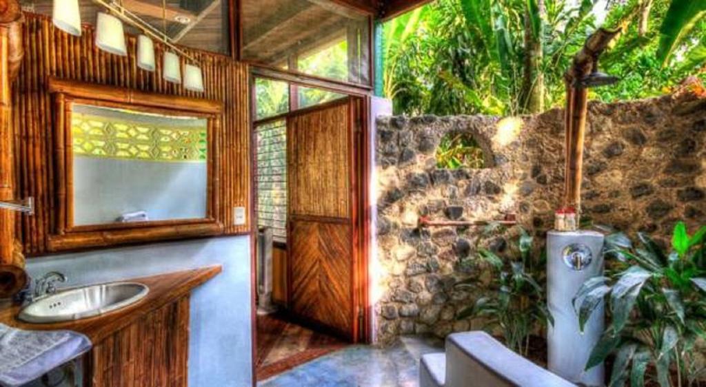 Iguana Lodge Beach Resort and Spa photo 3
