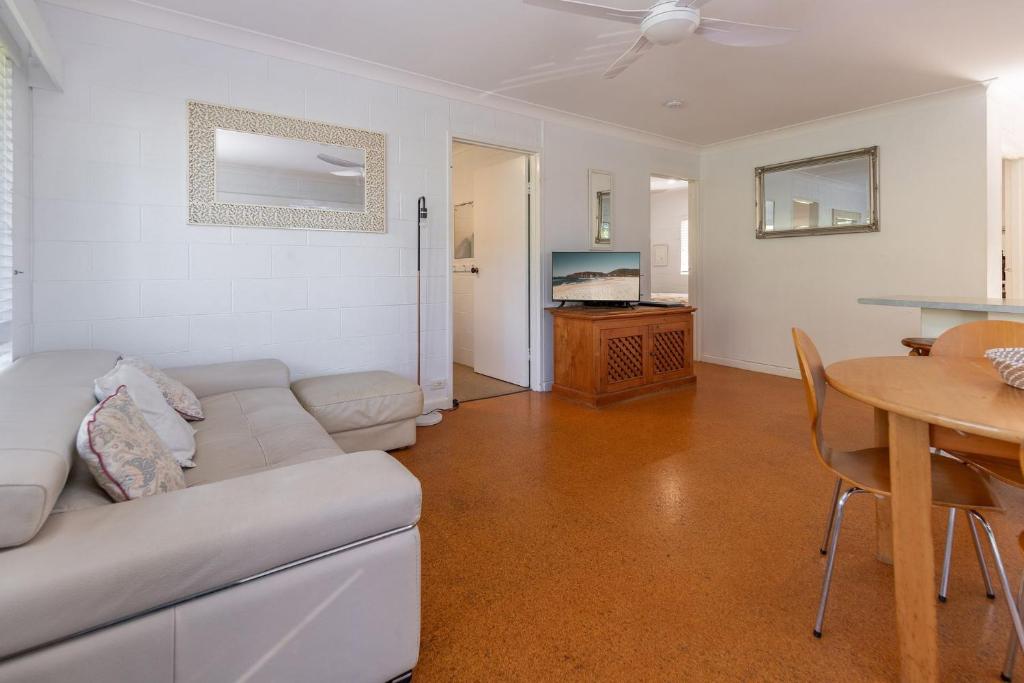 Blueys Beach Villa Manyana 26 - Tap to explore photos