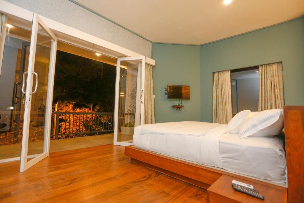 Сьюит (Люкс с видом на озеро), Viyana Boutique Hotel