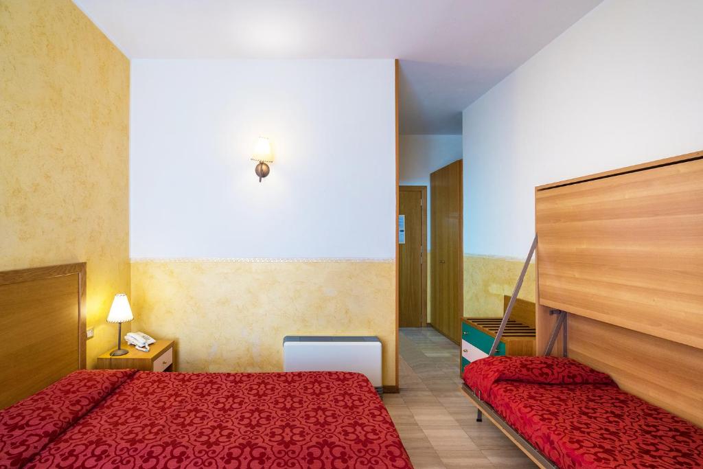 Park Hotel Villa Americana - Tap to explore photos