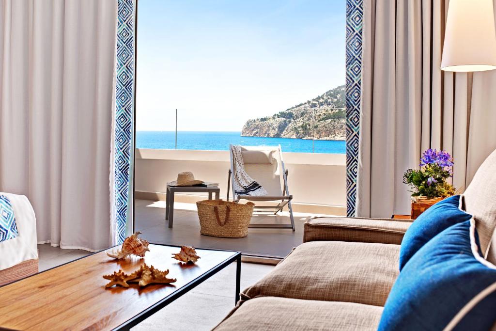Bahía Suites Camp de Mar photo 3