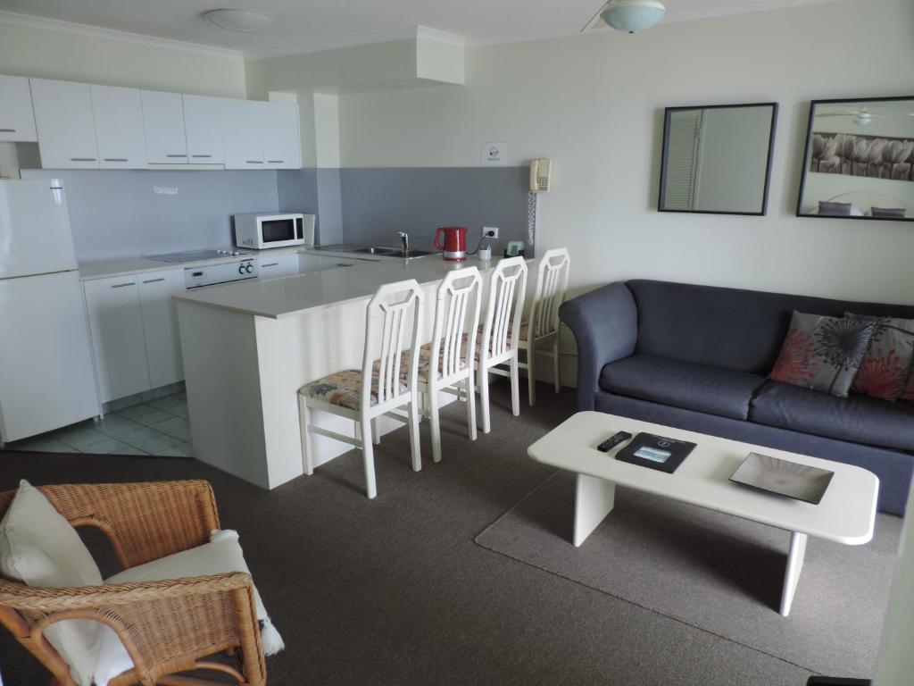 Emerald Sands Holiday Apartments - Tap to explore photos