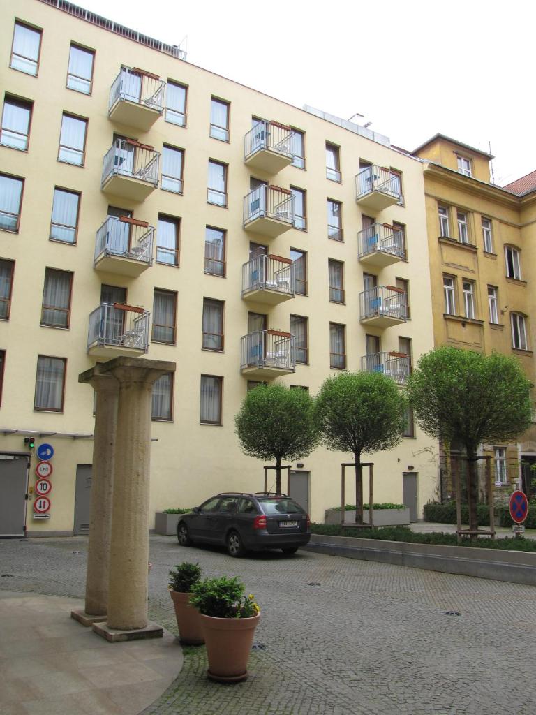 Aparthotel Austria Suites - 1